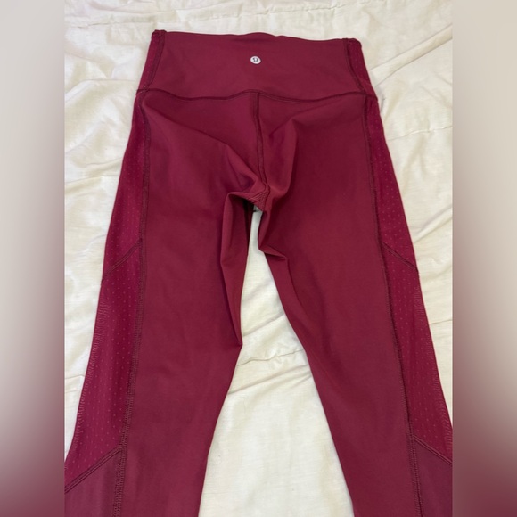Lululemon leggings size 6 in awesome condition ! - Picture 6 of 12